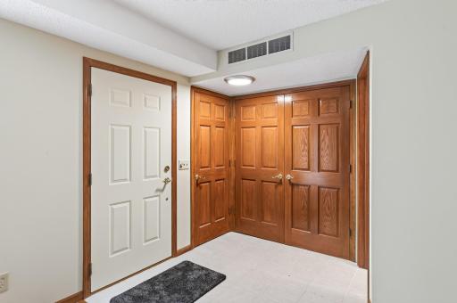 18661 Clear View Court, Minnetonka, MN 55345