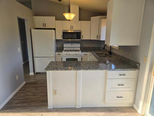 4355 kitchen2.jpg