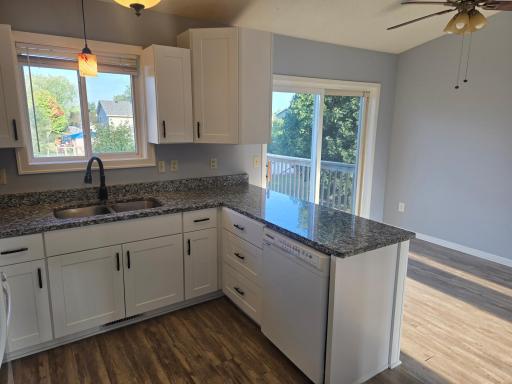 4355 kitchen3.jpg