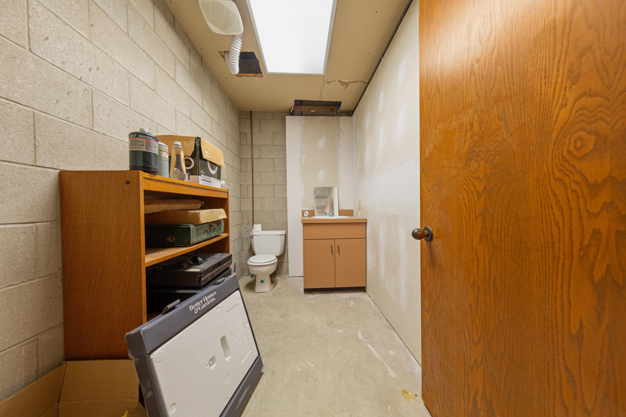 32 bathroom_lower.jpg