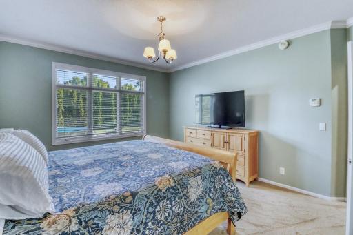 Primary Bedroom1_3