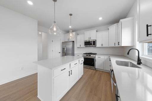 (Photo of an inventory home, actual homes finishes will vary)
