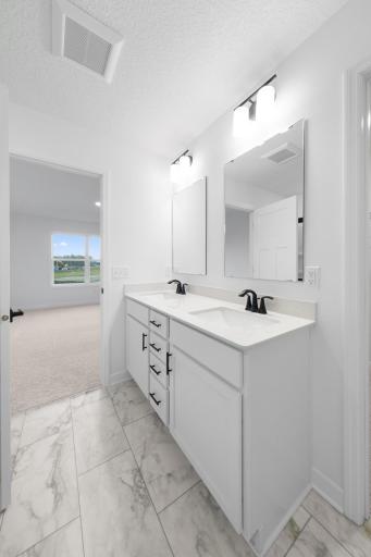 (Photo of an inventory home, actual homes finishes will vary)