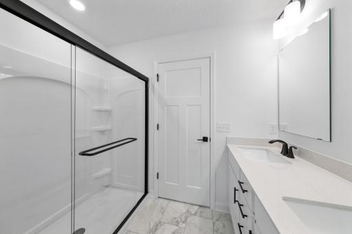 (Photo of an inventory home, actual homes finishes will vary)