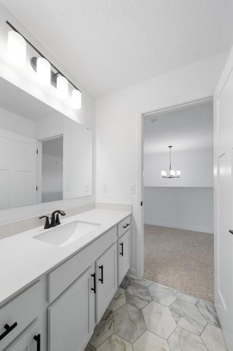 (Photo of an inventory home, actual homes finishes will vary)