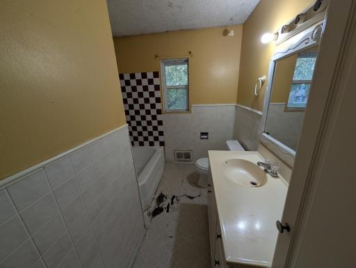 796 Stoughton Avenue, Chaska, MN 55318