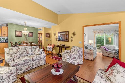 15202 Greenhaven Way, Burnsville, MN 55306
