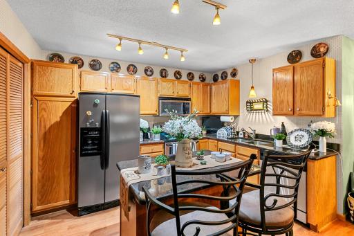 15202 Greenhaven Way, Burnsville, MN 55306