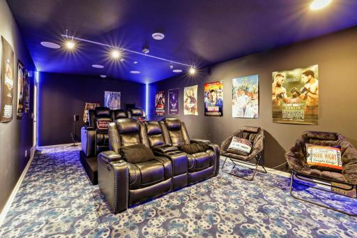 2056 Arnold Palmer Dr - Web Quality - 030 - 24 Family Room.jpg