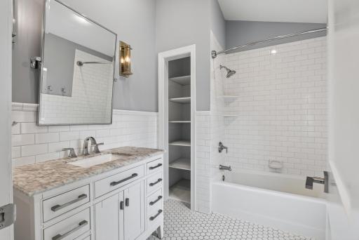28200 Boulder Circle, Excelsior, MN 55331