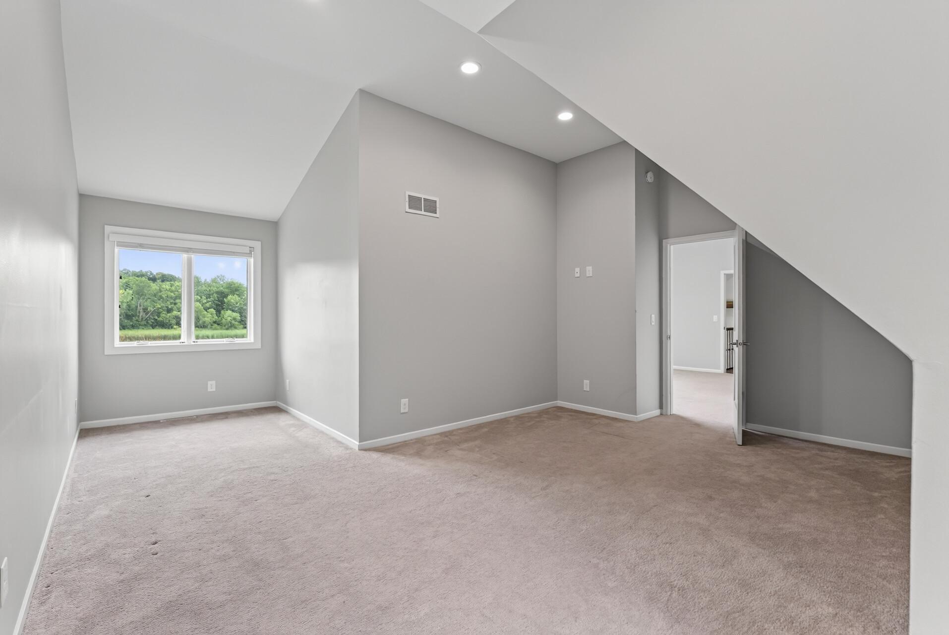 Upper level flex room