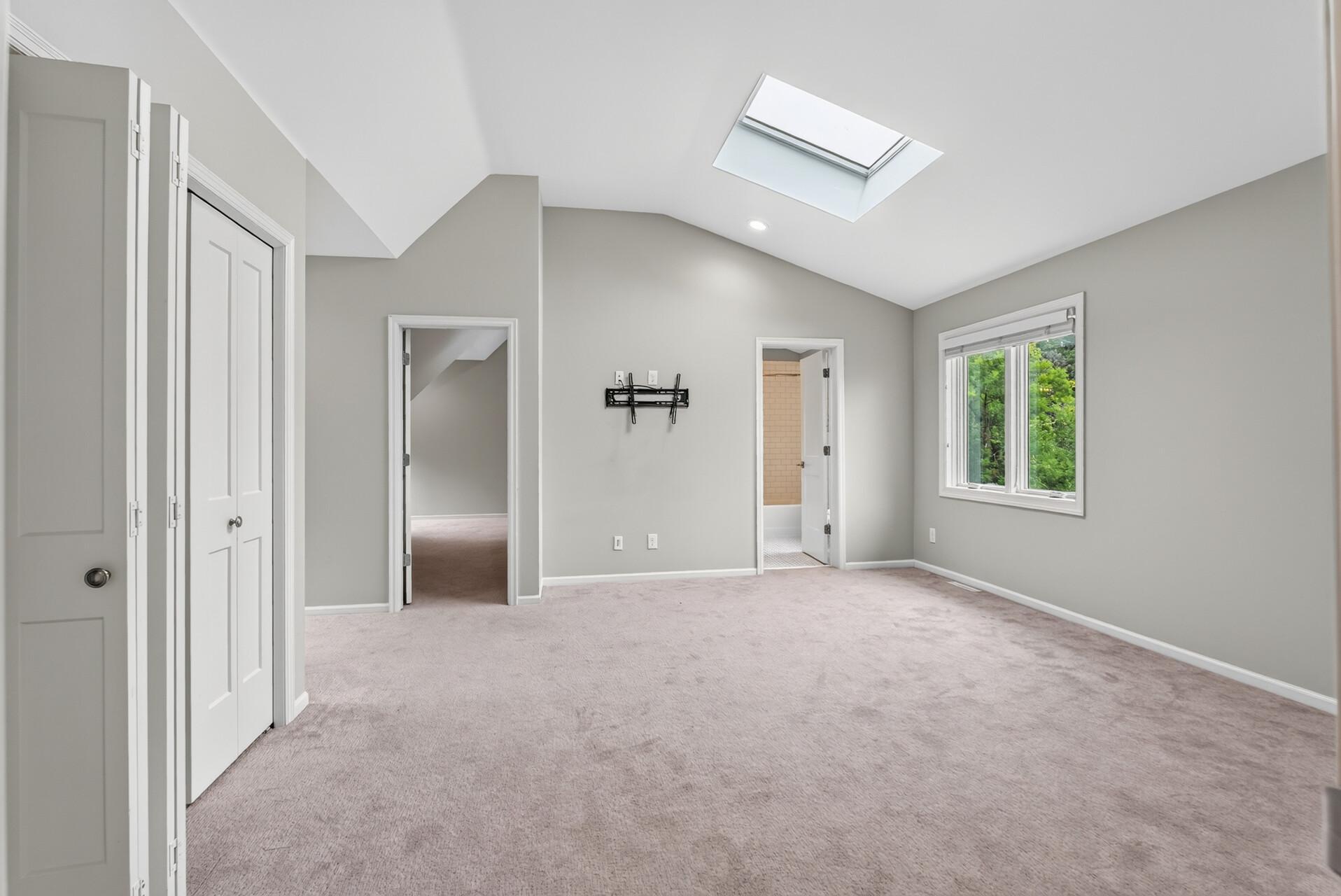 2nd floor en suite bedroom