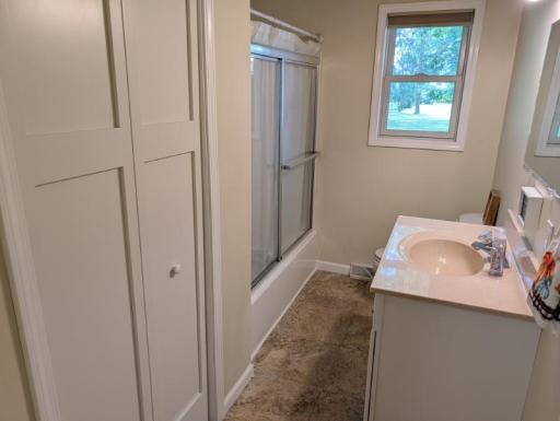 851 4th Avenue SE, Wells, MN 56097