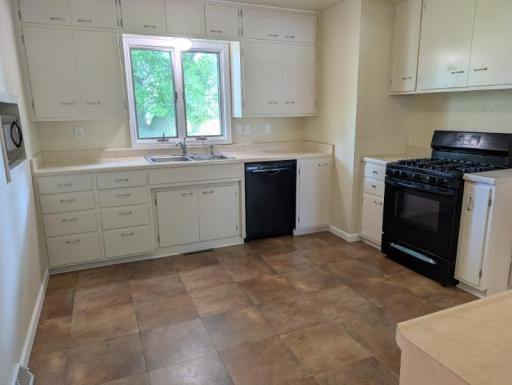 851 4th Avenue SE, Wells, MN 56097