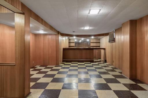 Pour your favorite classic cocktail, cue up Frank Sinatra, and settle into this nostalgic lower-level featuring a vintage wet bar and timeless mid-century character.