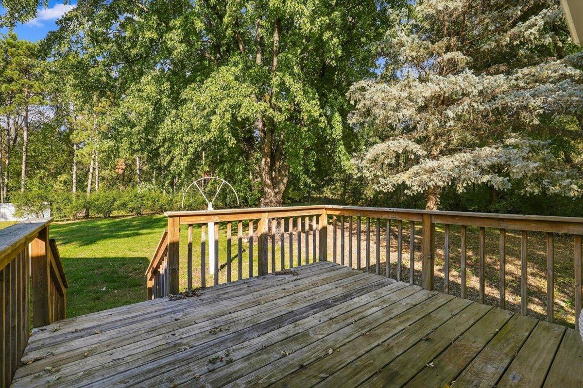 Private primary en-suite deck.