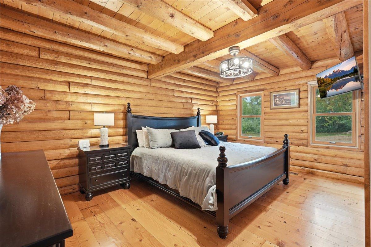 08-Bedroom.jpg