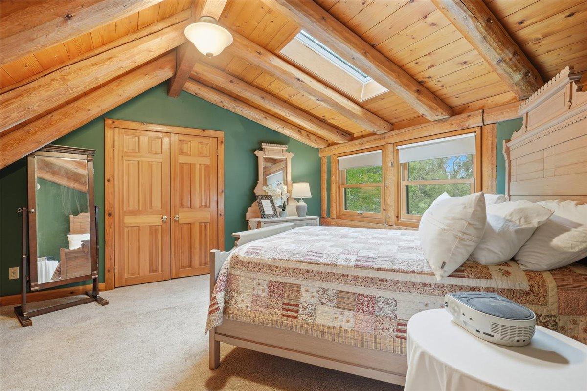 11-Bedroom.jpg