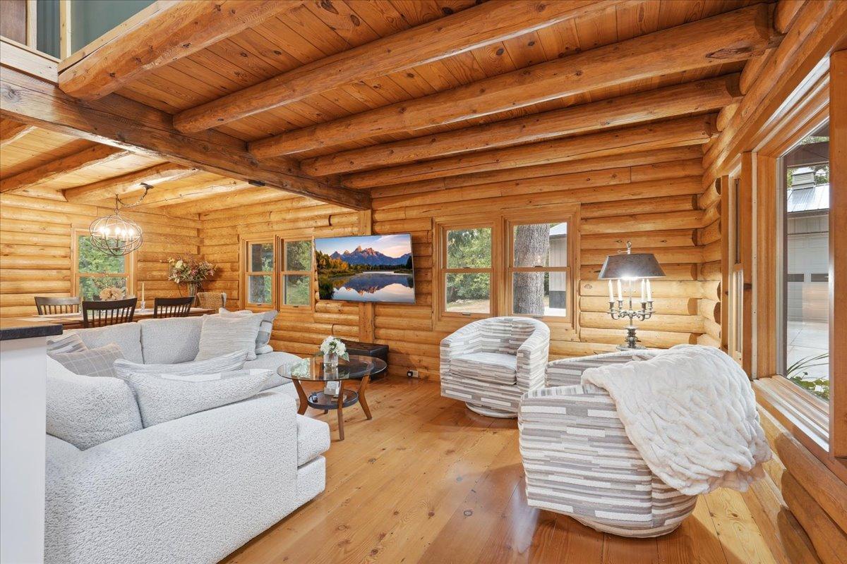 03-Living Room.jpg