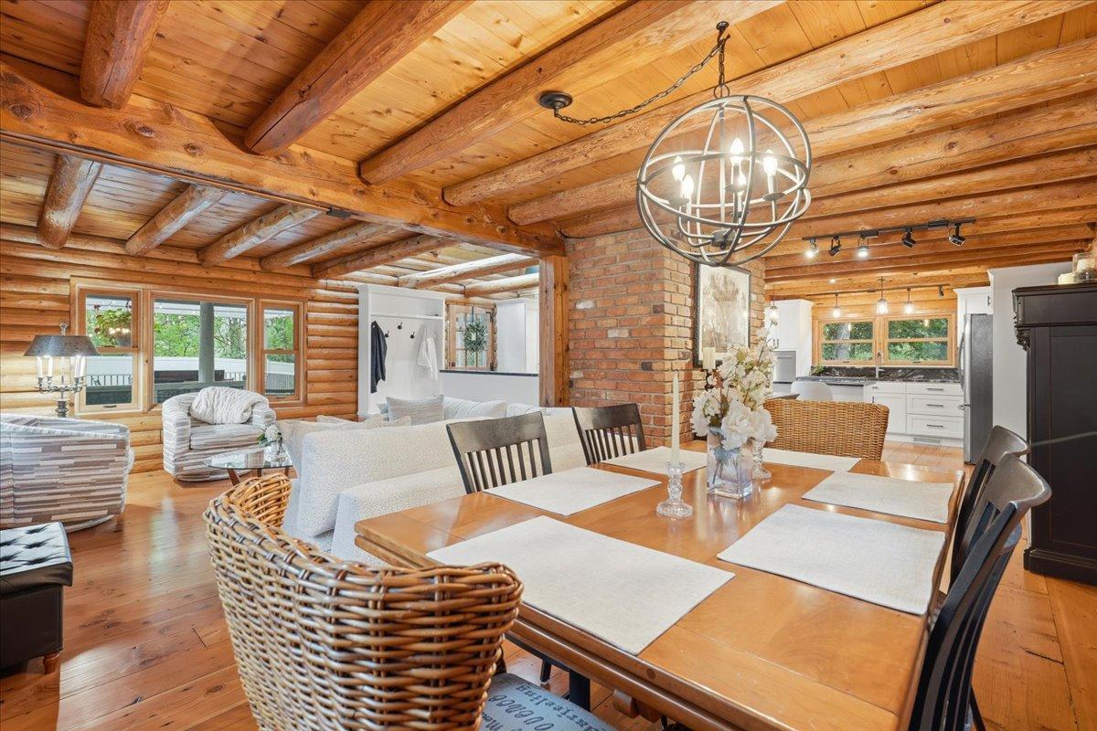 07-Dining Area.jpg