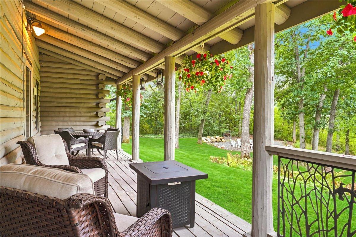 02-Front Porch.jpg