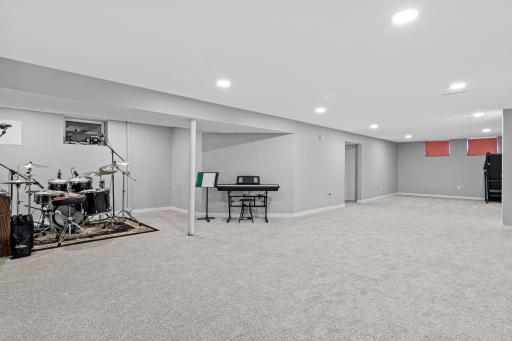6810 Brookview Drive NE, Fridley, MN 55432