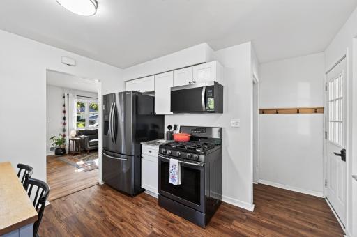 180 Grenadier Avenue N, Oakdale, MN 55128