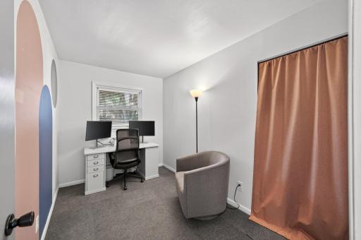 180 Grenadier Avenue N, Oakdale, MN 55128