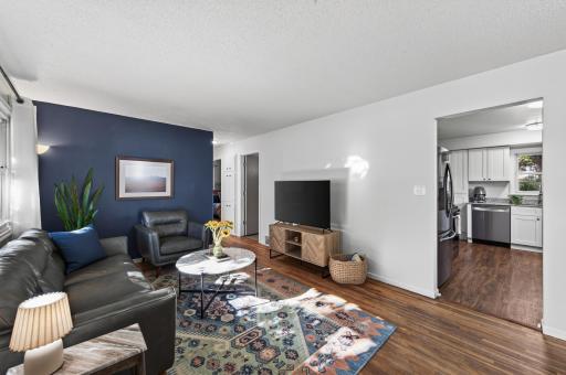 180 Grenadier Avenue N, Oakdale, MN 55128
