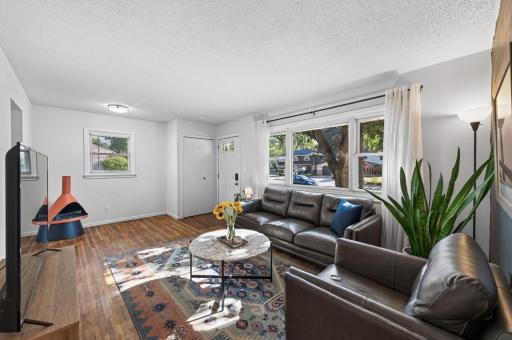 180 Grenadier Avenue N, Oakdale, MN 55128