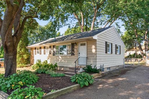180 Grenadier Avenue N, Oakdale, MN 55128
