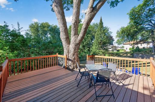 180 Grenadier Avenue N, Oakdale, MN 55128