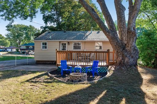 180 Grenadier Avenue N, Oakdale, MN 55128