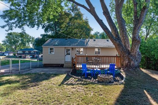 180 Grenadier Avenue N, Oakdale, MN 55128