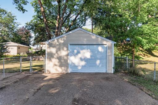 180 Grenadier Avenue N, Oakdale, MN 55128