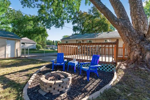180 Grenadier Avenue N, Oakdale, MN 55128