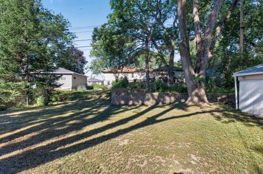180 Grenadier Avenue N, Oakdale, MN 55128