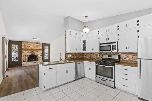 Open kitchen, great for entertaining