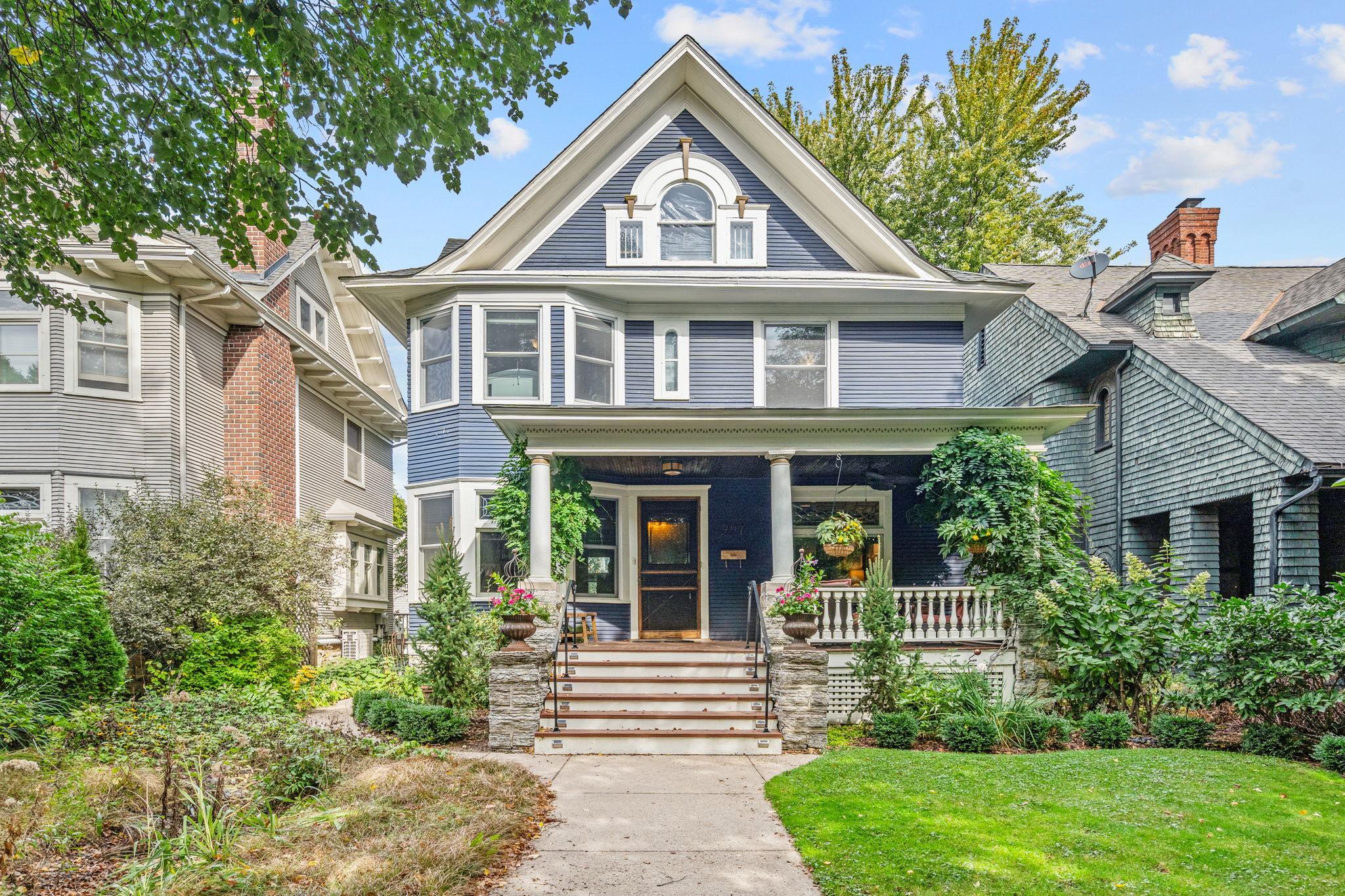Property photo for 997 Lincoln Avenue, Saint Paul, MN 55105