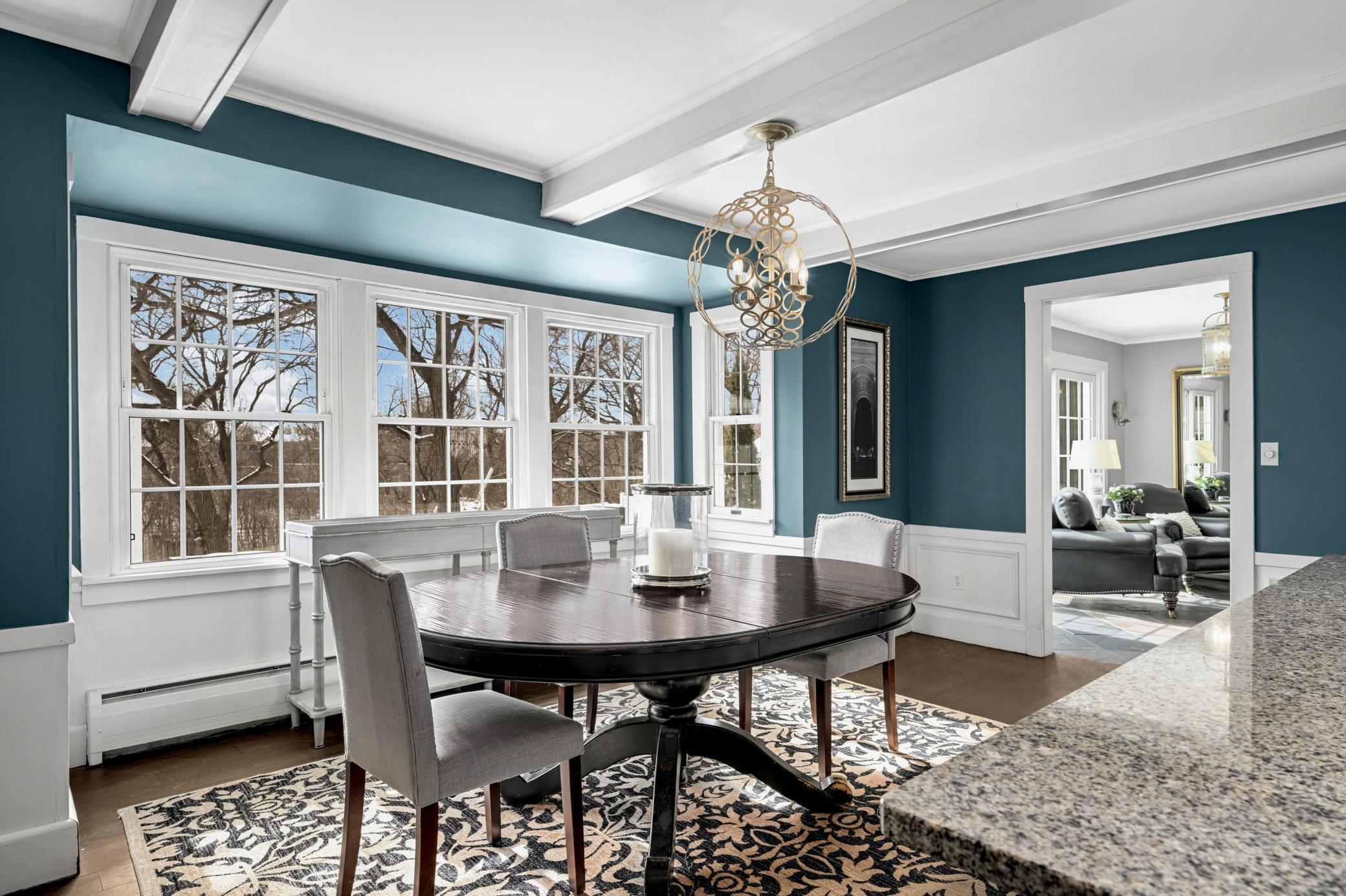 Dining room with square bay window
