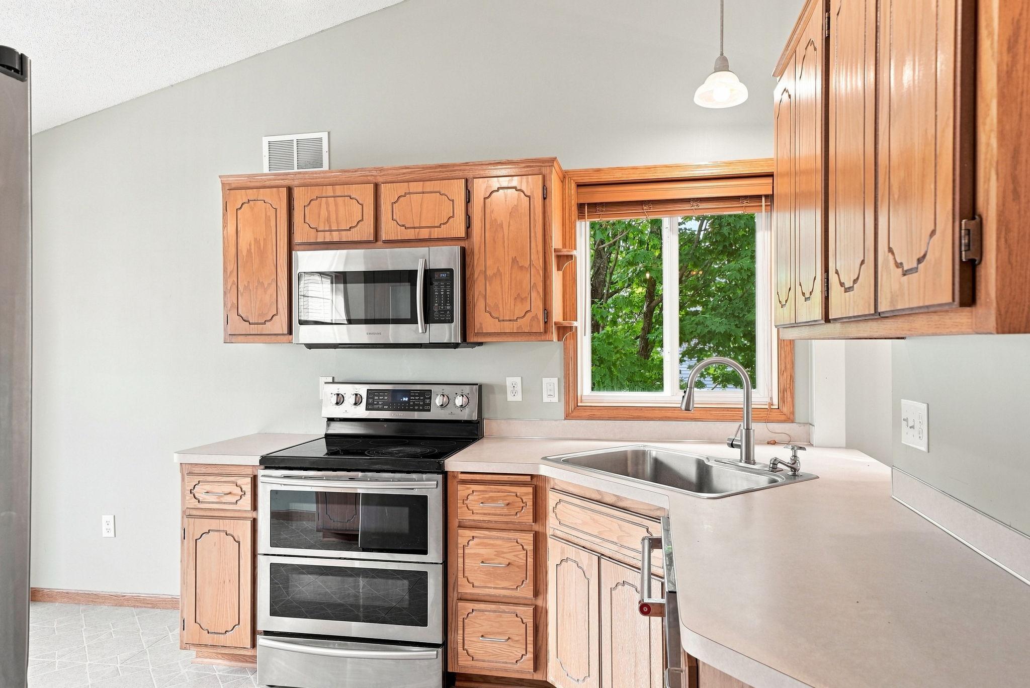 18-web-or-mls-2567_91st_Avenue_Northeast_Blaine_08190.jpg