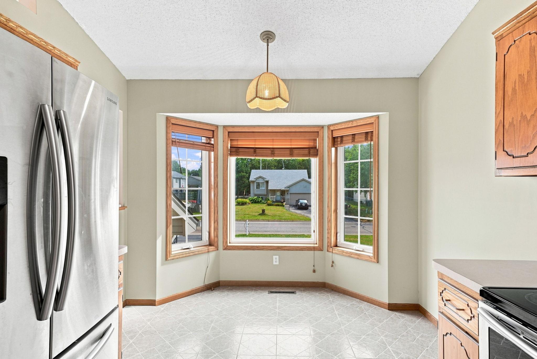 19-web-or-mls-2567_91st_Avenue_Northeast_Blaine_08195.jpg