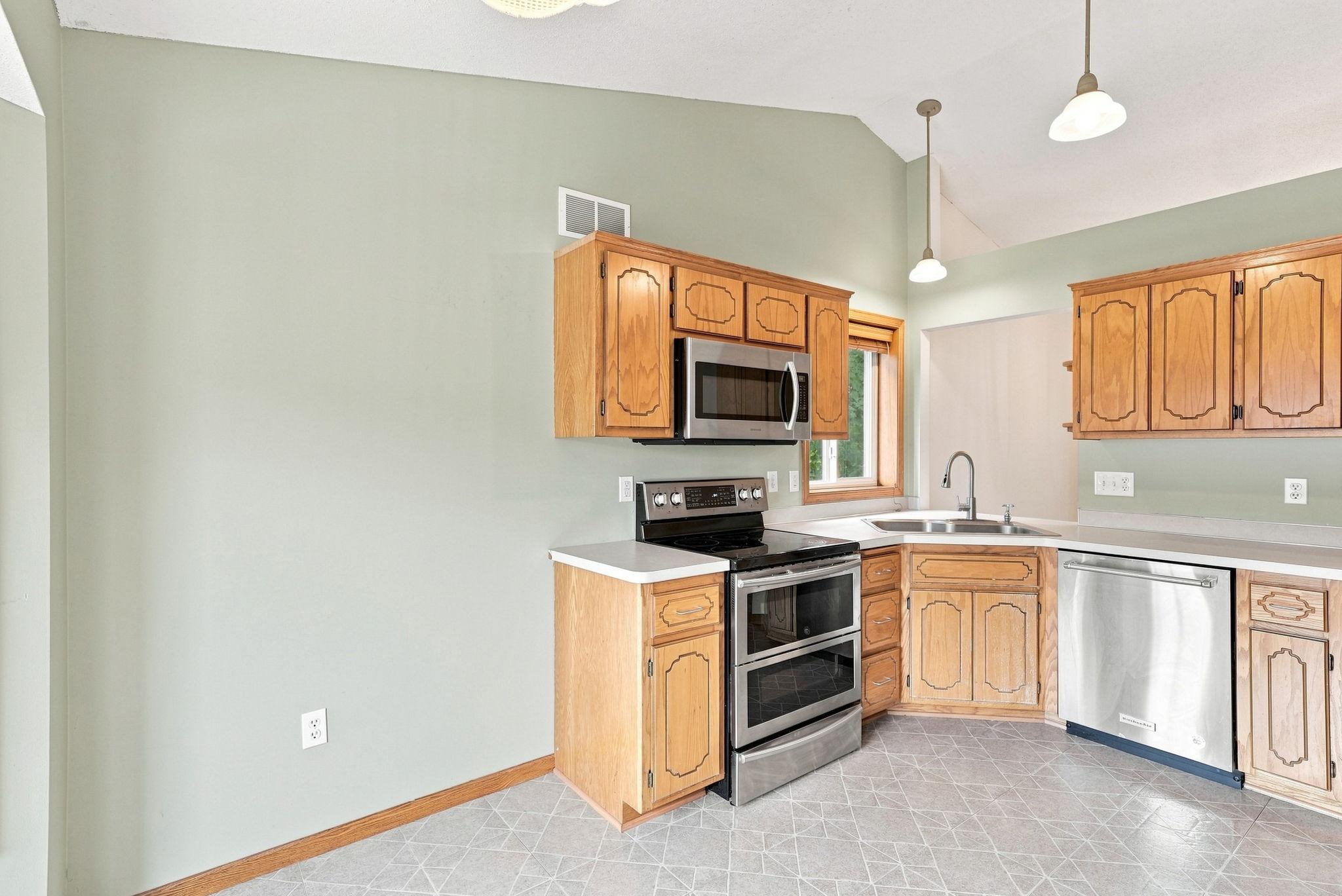 27-web-or-mls-2567_91st_Avenue_Northeast_Blaine_08215.jpg