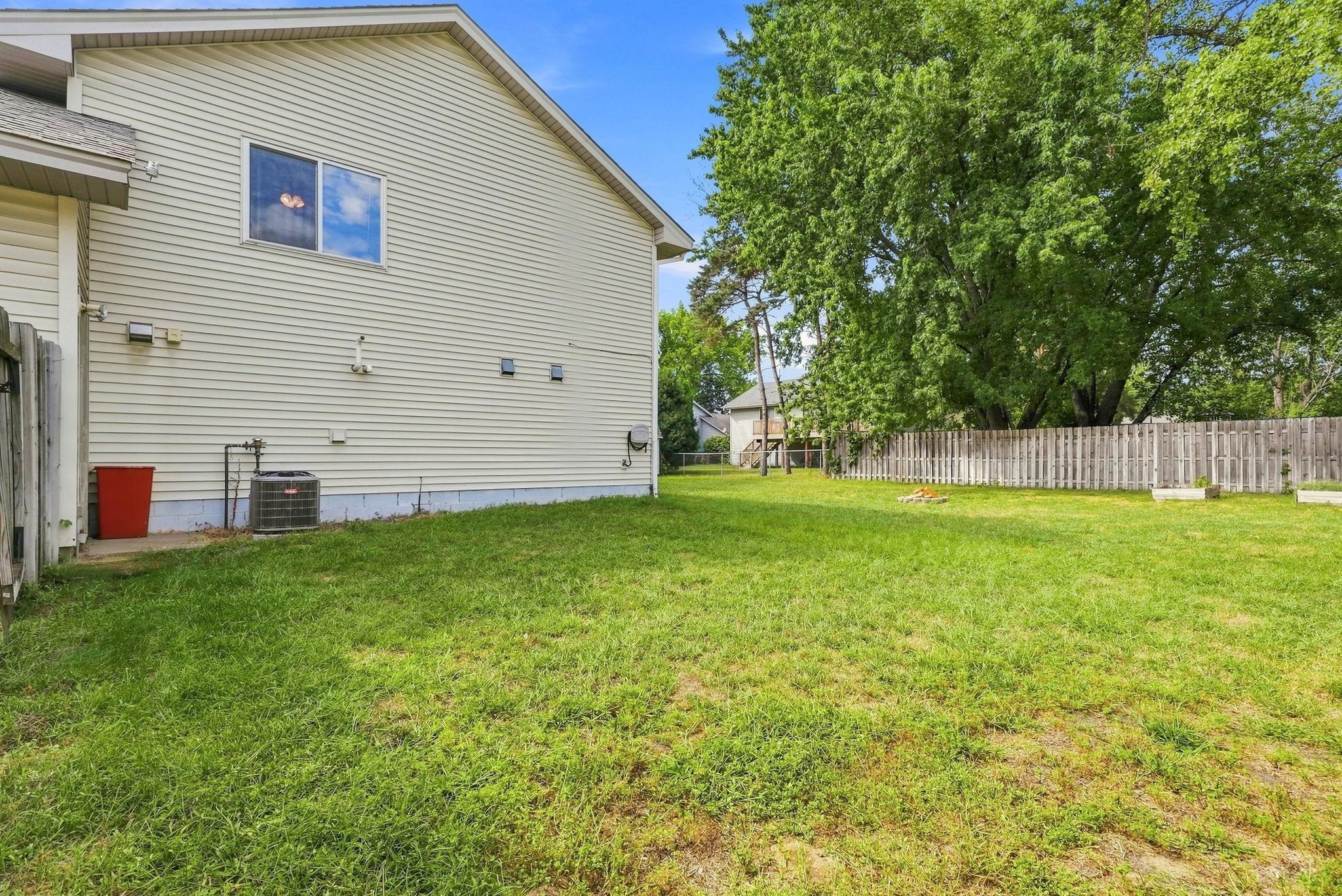 60-web-or-mls-2567_91st_Avenue_Northeast_Blaine_08125.jpg