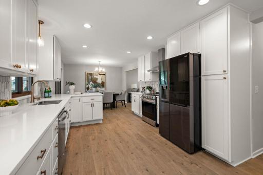 Stainless steel appliances with a fridge that makes both cubes and spheres, AKA âcraft iceâ!