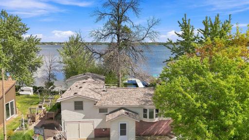 Swim, fish, or boat from your back yard!