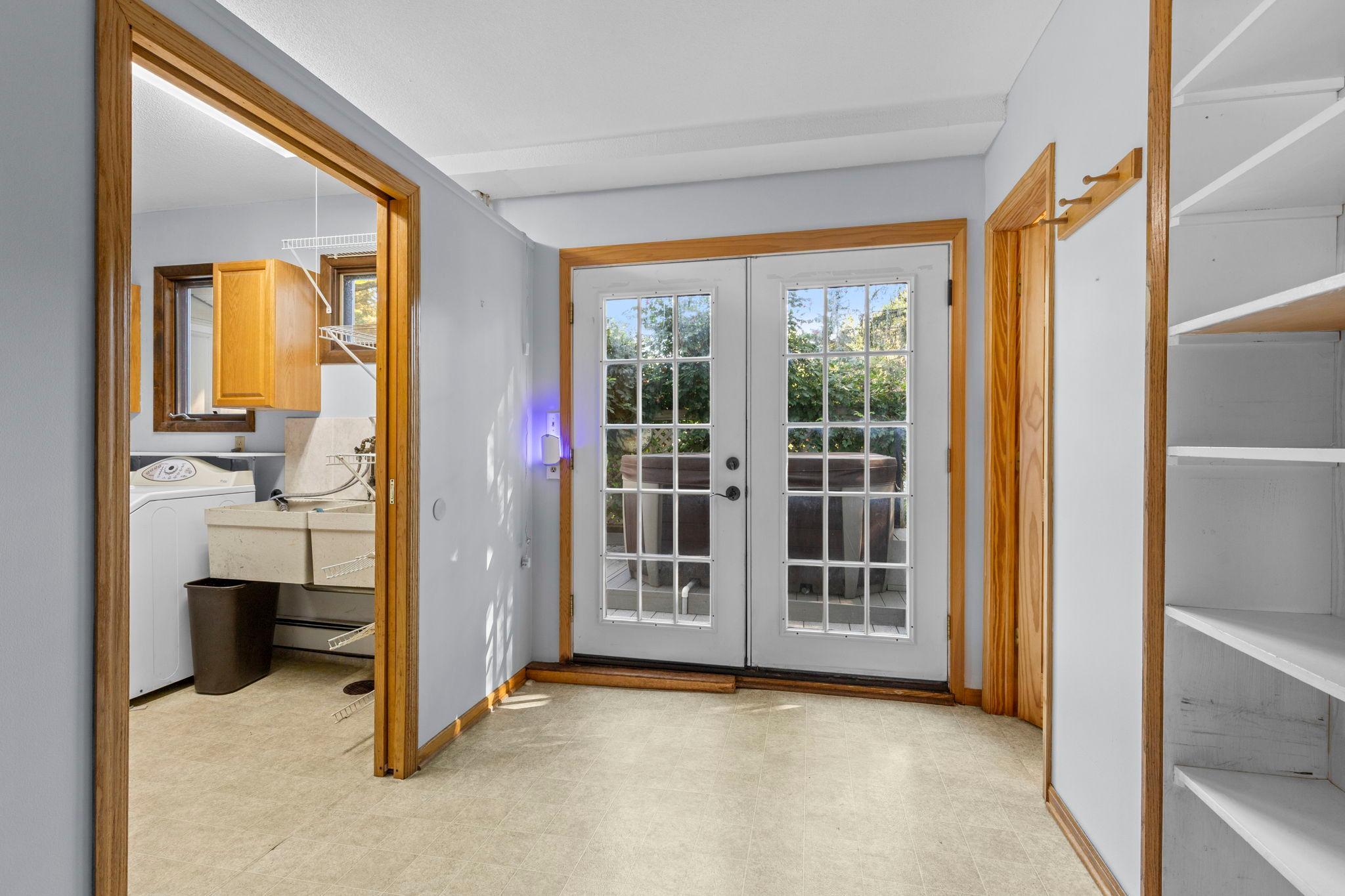 Main level breezeway that walks out to Hot Tub on deck, also attached to main floor 3/4 Bathroom and Laundry Room