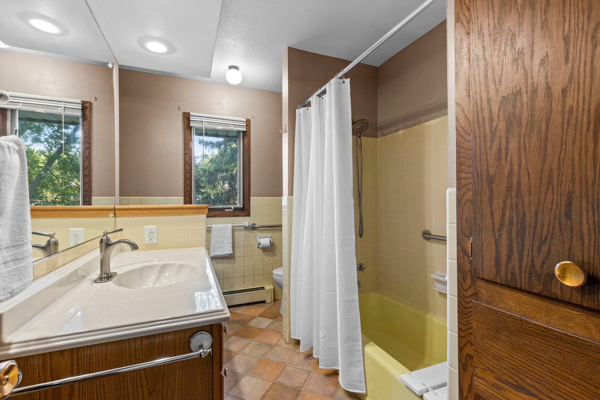 Upper level full bath