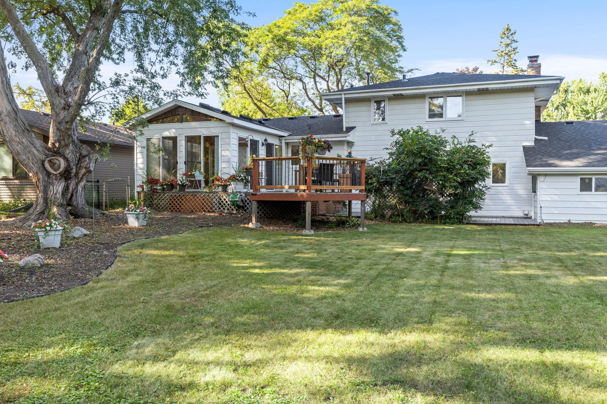 Porch with 4 walk-out sliding glass doors