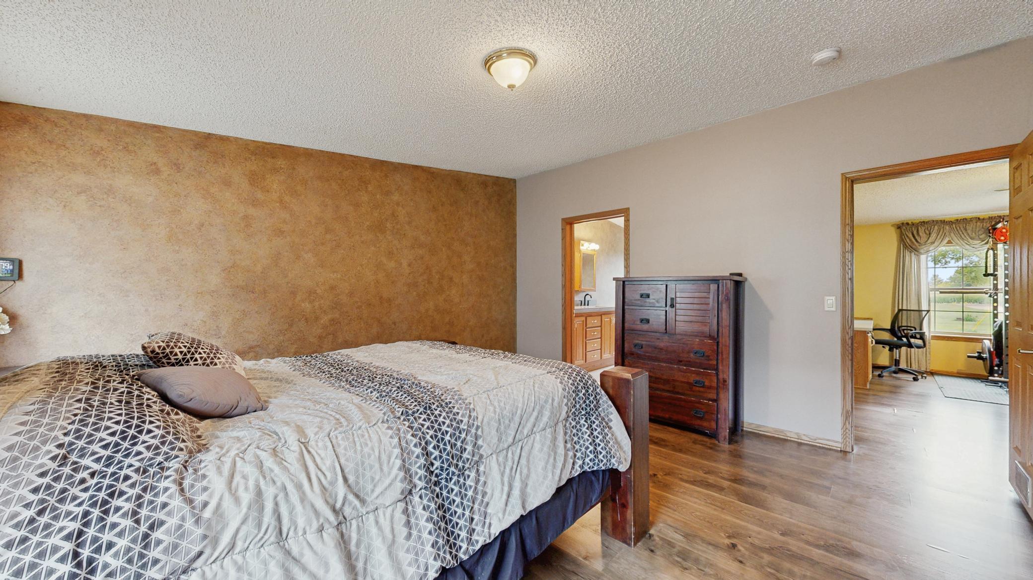29-20210 County Rd 2, Silver Lake ,MN_29.jpg